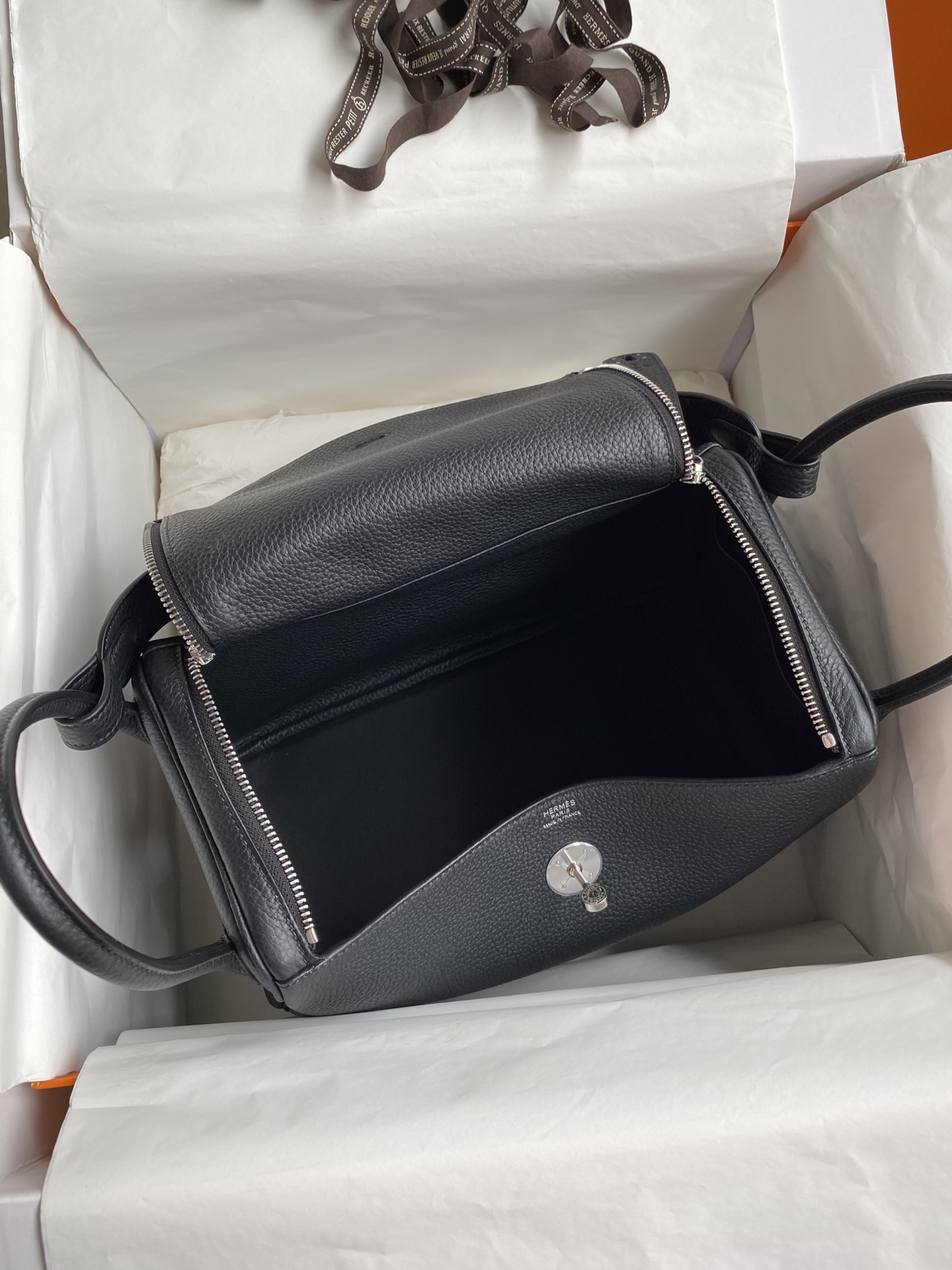 Hermes Lindy 30cm Handbag Shoulder Bag In Black Clemence Leather